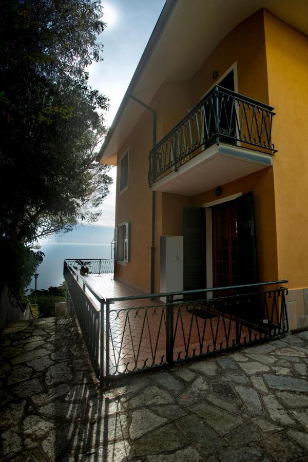 080 - La Villa Storica Il Vigneto 45B, Terrazza Sul Mare - Parcheggio Privato Gratis مونيلّي المظهر الخارجي الصورة